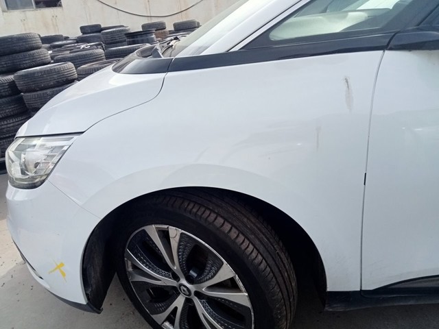 Błotnik przedni lewy 631012967R RENAULT