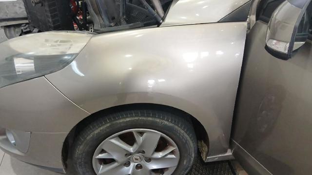 Błotnik przedni lewy 631017581R RENAULT