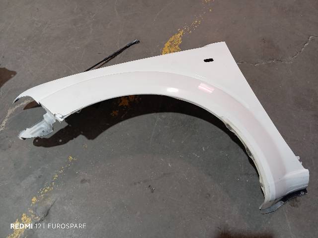 Błotnik przedni lewy 63101EB330 NISSAN