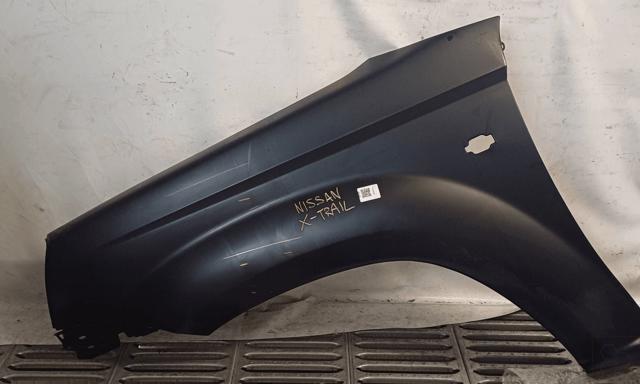 Błotnik przedni lewy 631138H700 NISSAN