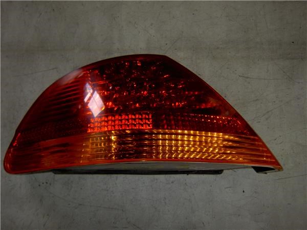 Lampa zespolona tylna lewa zewnętrzna 63217164733 BMW