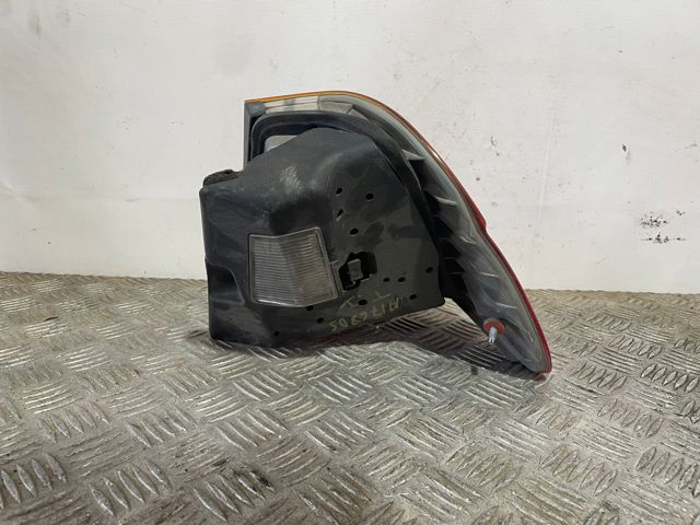 Lampa zespolona tylna lewa zewnętrzna 63218364921 BMW