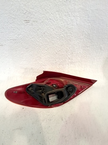 Lampa zespolona tylna prawa 6351Y7 PEUGEOT