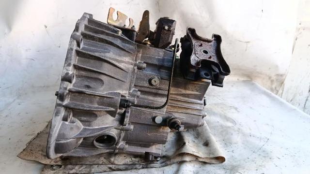 Mechaniczna skrzynia biegów w komplecie 6382602300 MERCEDES