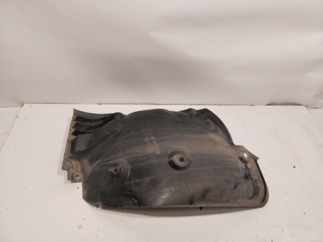 Nadkole błotnika przedniego prawe tylne 638428815R RENAULT