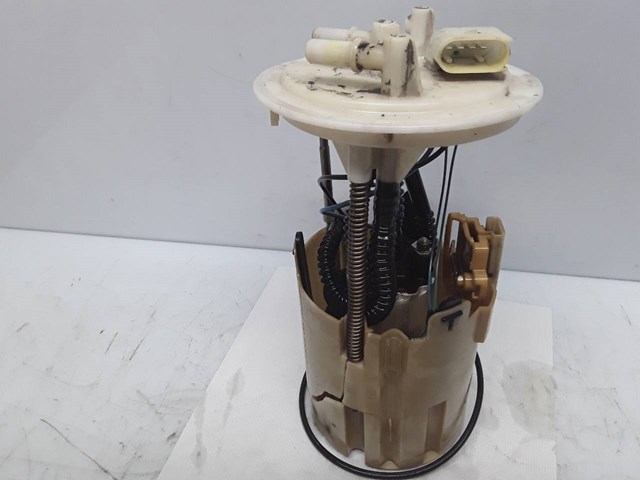 Moduł pompy paliwowej z czujnikiem poziomu paliwa 6394701494 MERCEDES