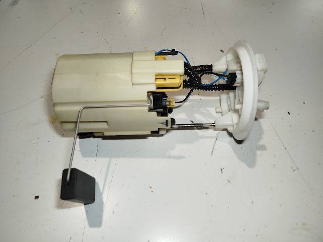 Moduł pompy paliwowej z czujnikiem poziomu paliwa 6394701694 MERCEDES