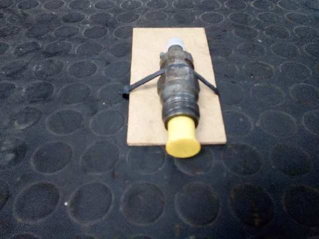 Dysza spryskiwacza szyby przedniej Peugeot 605 6B