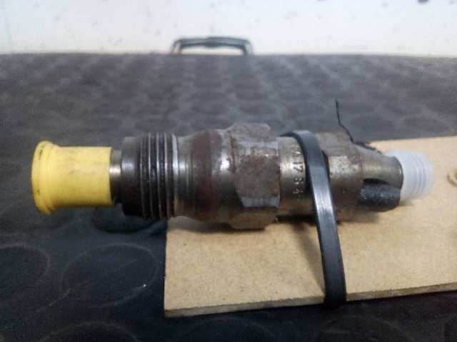 Dysza spryskiwacza szyby przedniej Peugeot 605 6B