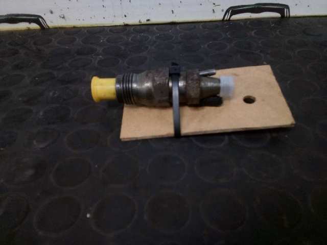 Dysza spryskiwacza szyby przedniej Peugeot 605 6B