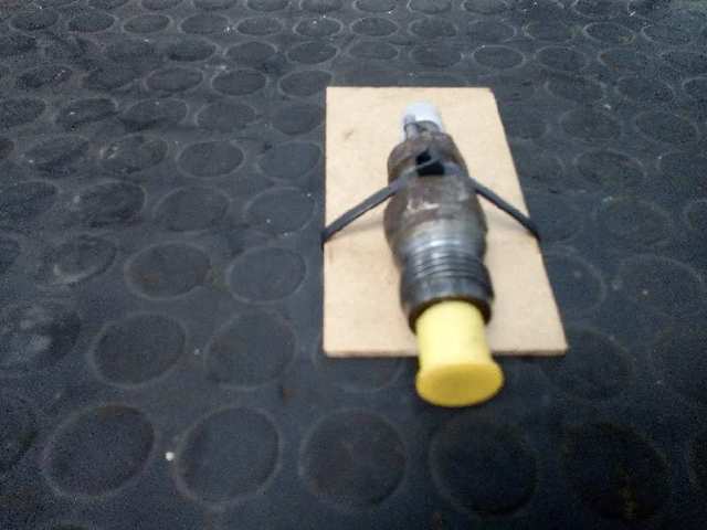 Dysza spryskiwacza szyby przedniej Peugeot 605 6B