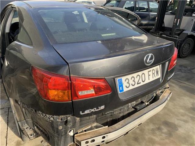 Klapa bagażnika Lexus IS E2