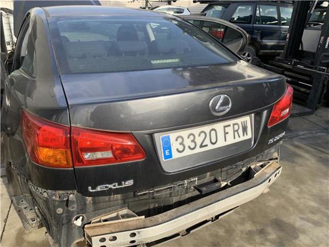 Klapa bagażnika Lexus IS E2