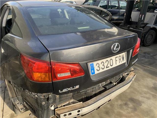 Klapa bagażnika Lexus IS E2