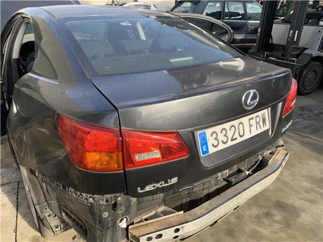 Klapa bagażnika Lexus IS E2