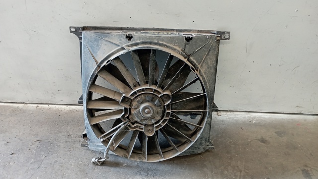 Dyfuzor chłodnicy klimatyzacji, w komplecie z wirnikiem i silnikiem 64548372039 BMW
