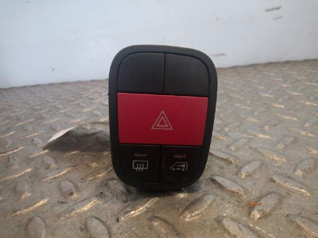Przycisk włączania światła awaryjnego 6490H7 PEUGEOT