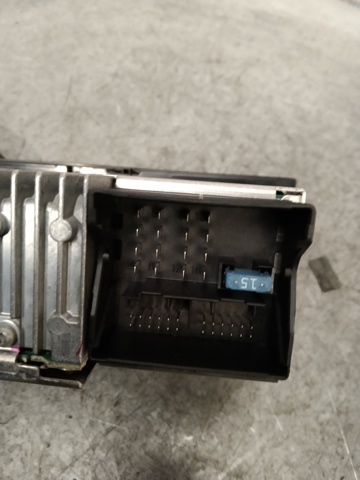 Radioodtwarzacz (radio AM/FM) 65129210510 BMW