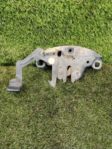 Zamek maski 656017F000 NISSAN