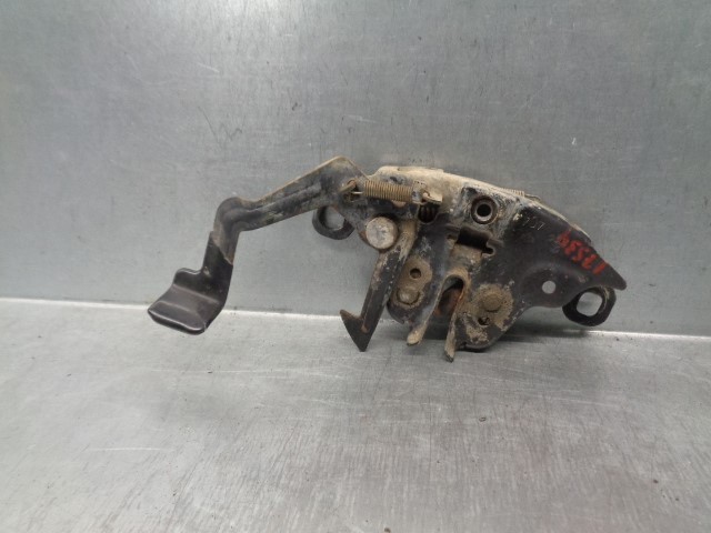 Zamek maski Nissan Terrano