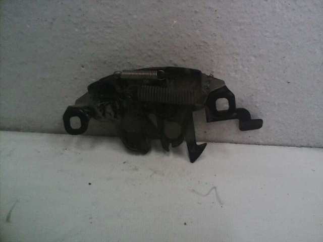 Zamek maski Nissan Vanette C23