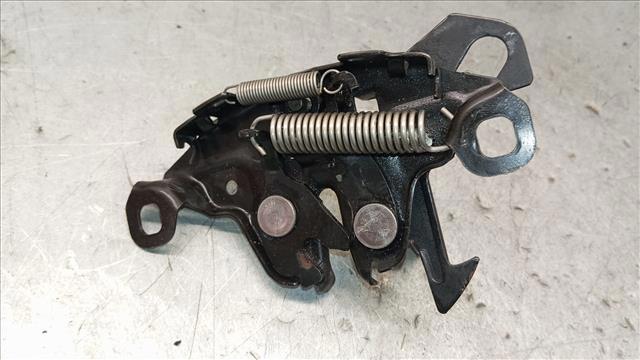 Zamek maski do Nissan Navara D40