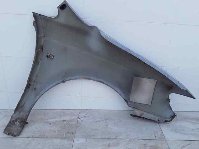 Błotnik przedni lewy Hyundai Trajet FO