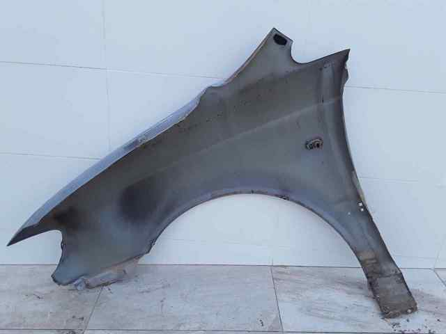 Błotnik przedni lewy Hyundai Trajet FO