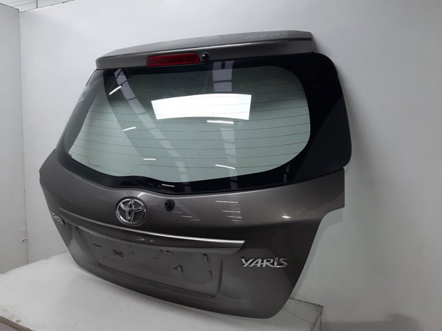 Kupić Drzwi tylne (bagażnika 3/5) Toyota Yaris P13 w dobrej cenie