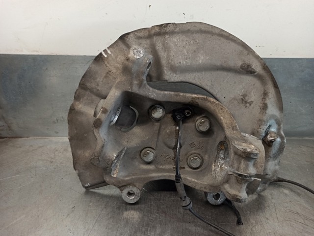 Czop (zwrotnica) przedni prawy 6760954 BMW