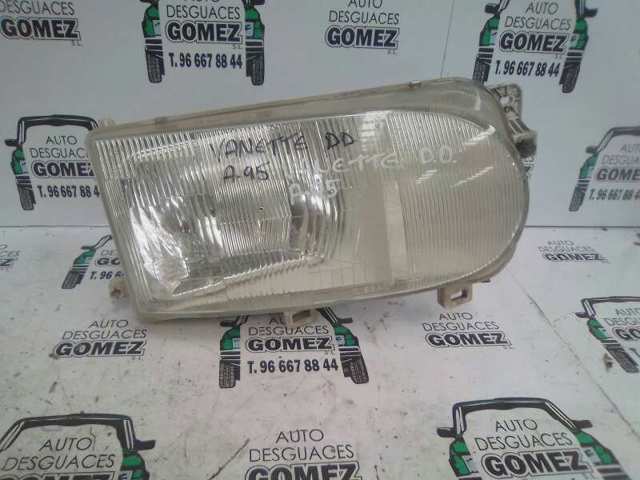 Reflektor prawy 67725920 NISSAN