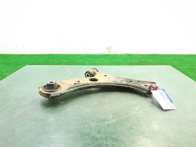 Wahacz zawieszenia przedniego dolny prawy 68247999AA CHRYSLER