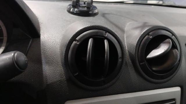 Kratka wentylacji wnętrza na "torpedo" 687606360R RENAULT