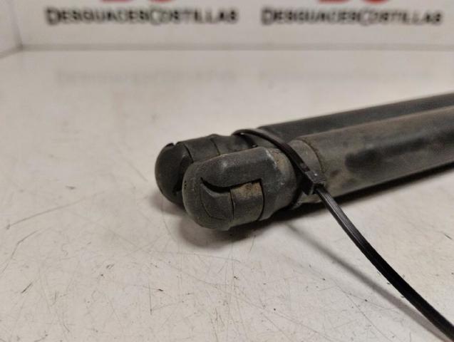 Amortyzator klapy bagażnika (3/5 drzwi-tylnych) 689500F010 TOYOTA