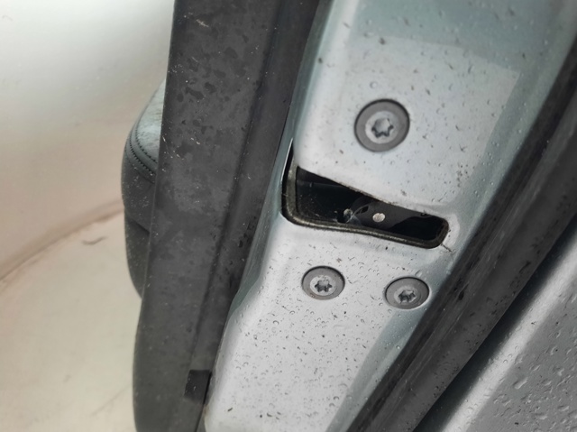 Zamek drzwi przednich prawych 6903002162 TOYOTA