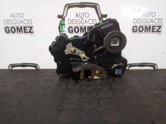 Zamek drzwi przednich prawych 6903002162 TOYOTA