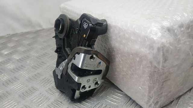 Zamek drzwi przednich prawych 6903005130 TOYOTA