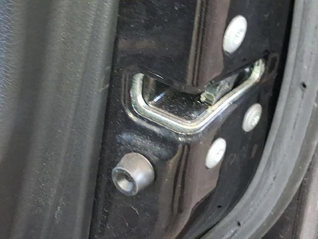 Zamek drzwi przednich prawych 6903005130 TOYOTA