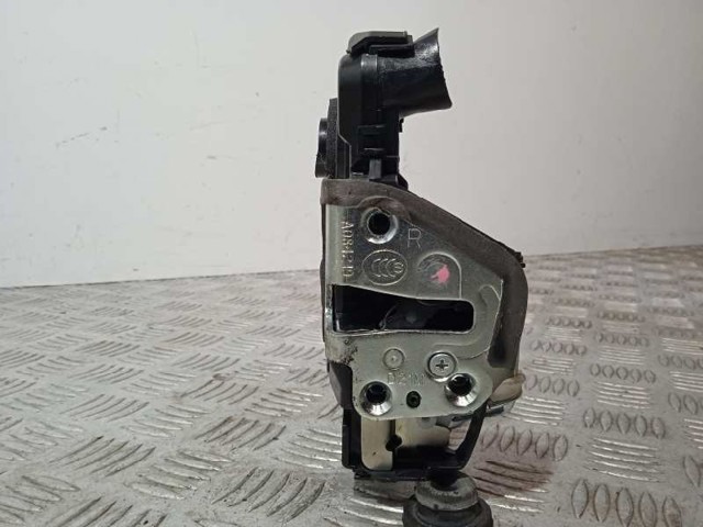 Zamek drzwi przednich prawych 6903005130 TOYOTA