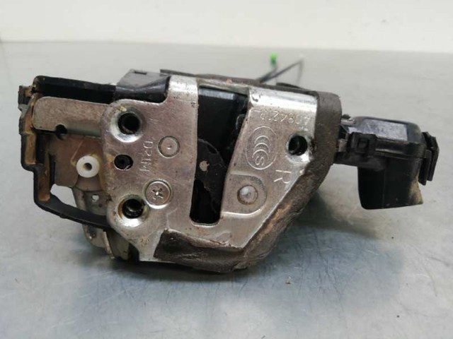 Zamek drzwi przednich prawych 6903005130 TOYOTA
