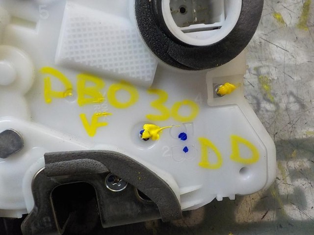Zamek drzwi przednich prawych 690300D320 TOYOTA