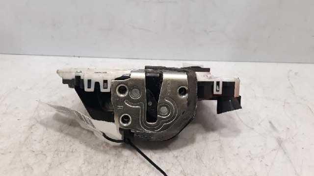 Zamek drzwi przednich prawych 690300D320 TOYOTA