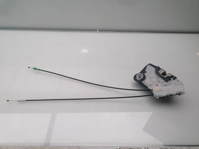 Zamek drzwi przednich prawych 690300D550 TOYOTA