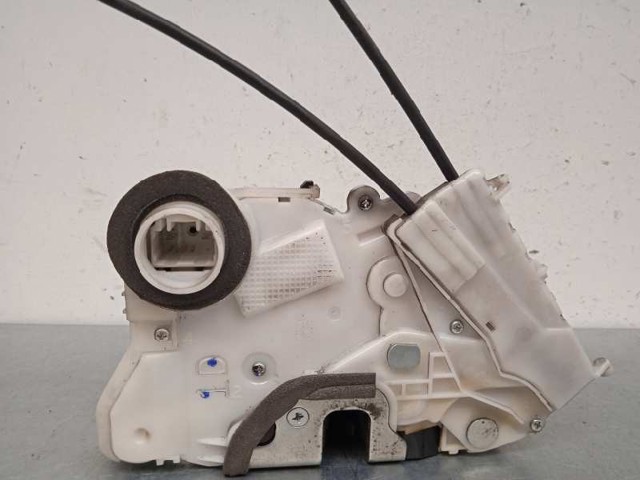 Zamek drzwi przednich prawych 690300D550 TOYOTA