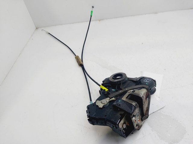 Zamek drzwi przednich prawych 690300K070 TOYOTA