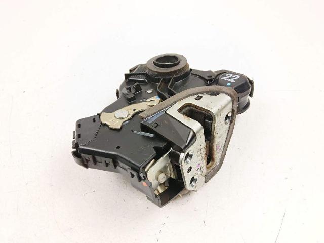 Zamek drzwi przednich prawych 690300K070 TOYOTA