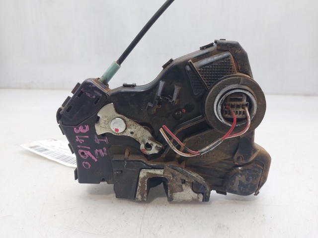 Zamek drzwi przednich prawych 690300K070 TOYOTA