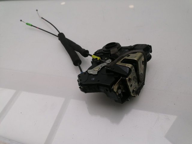 Zamek drzwi przednich prawych 6903033271 TOYOTA