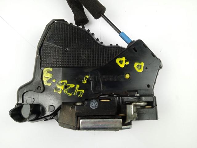 Zamek drzwi przednich prawych 6903033271 TOYOTA