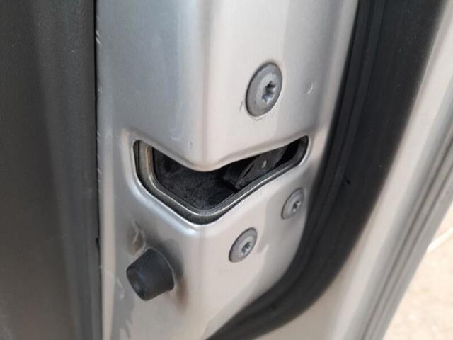 Zamek drzwi przednich prawych 6903047081 TOYOTA